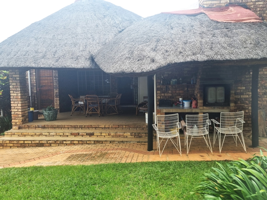 4 Bedroom Property for Sale in Geelhoutpark North West